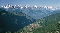 e haut plateau grächen avec vue sur les Alpes bernoises