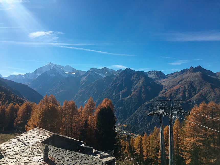 Dächer der Alpe Hannig mit Märchengondelbahn