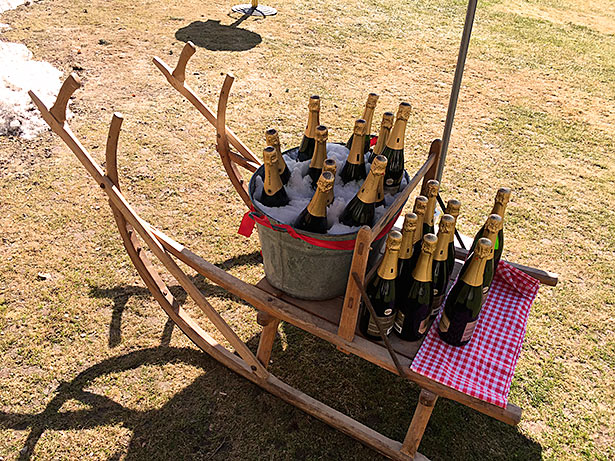 hochzeits apero graechen ferienwohnung soldanella champagner schlitten