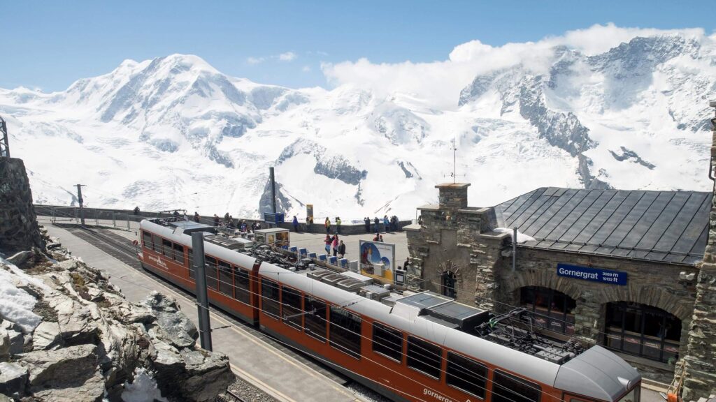 Train à crémaillère du Gornergrat à 3100 mètres d'altitude.