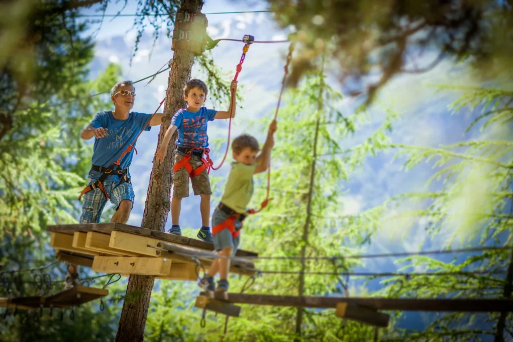 Il parco giochi nella foresta di Robi a Grächen